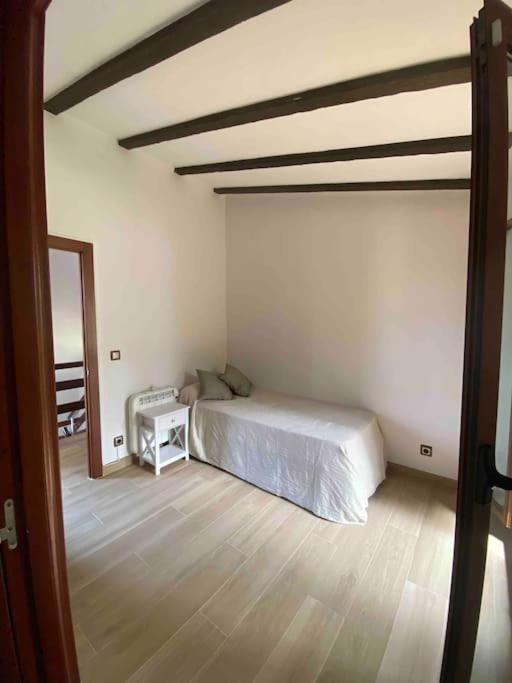 Chalet En Комилас Екстериор снимка
