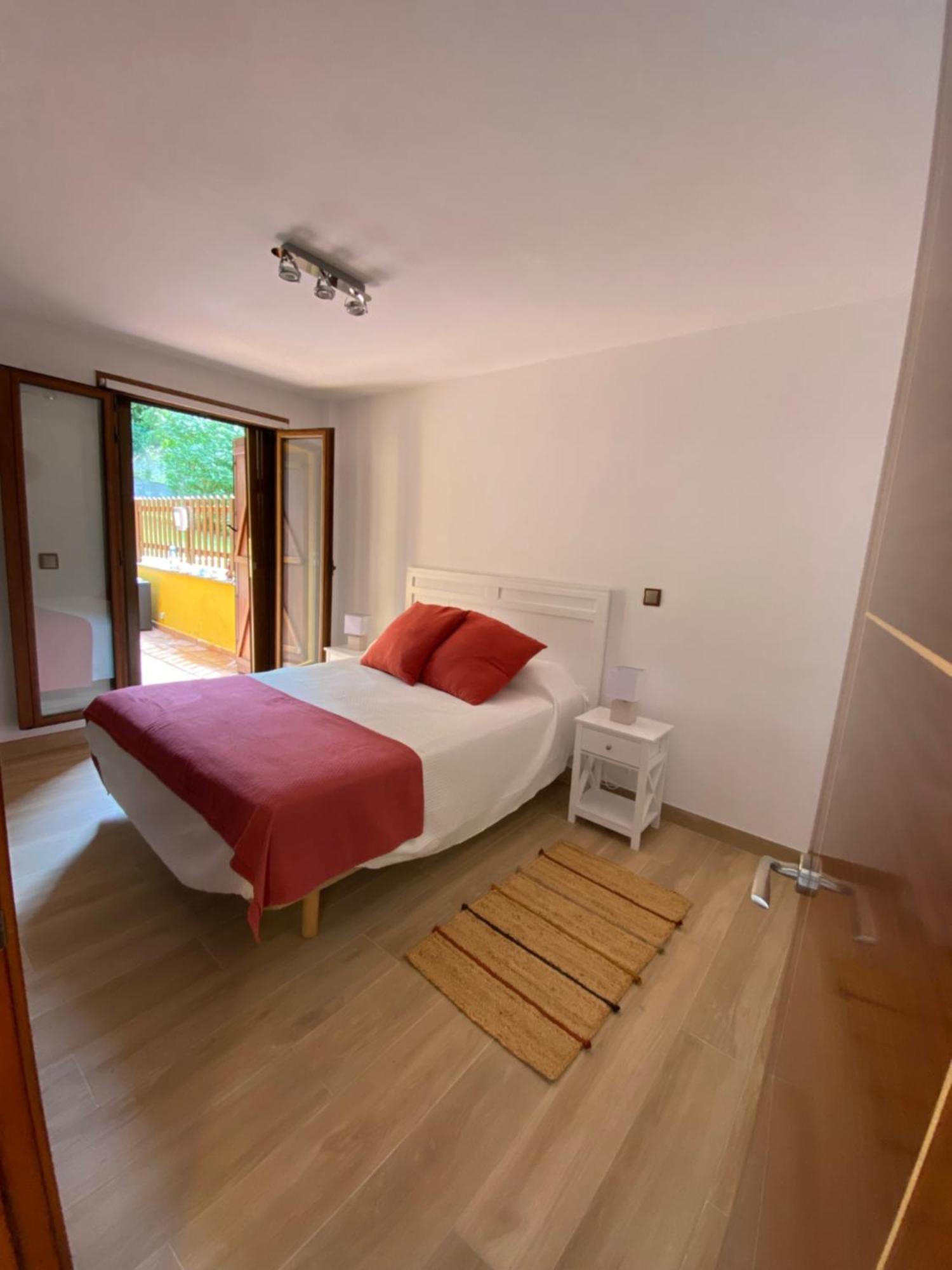 Chalet En Комилас Екстериор снимка