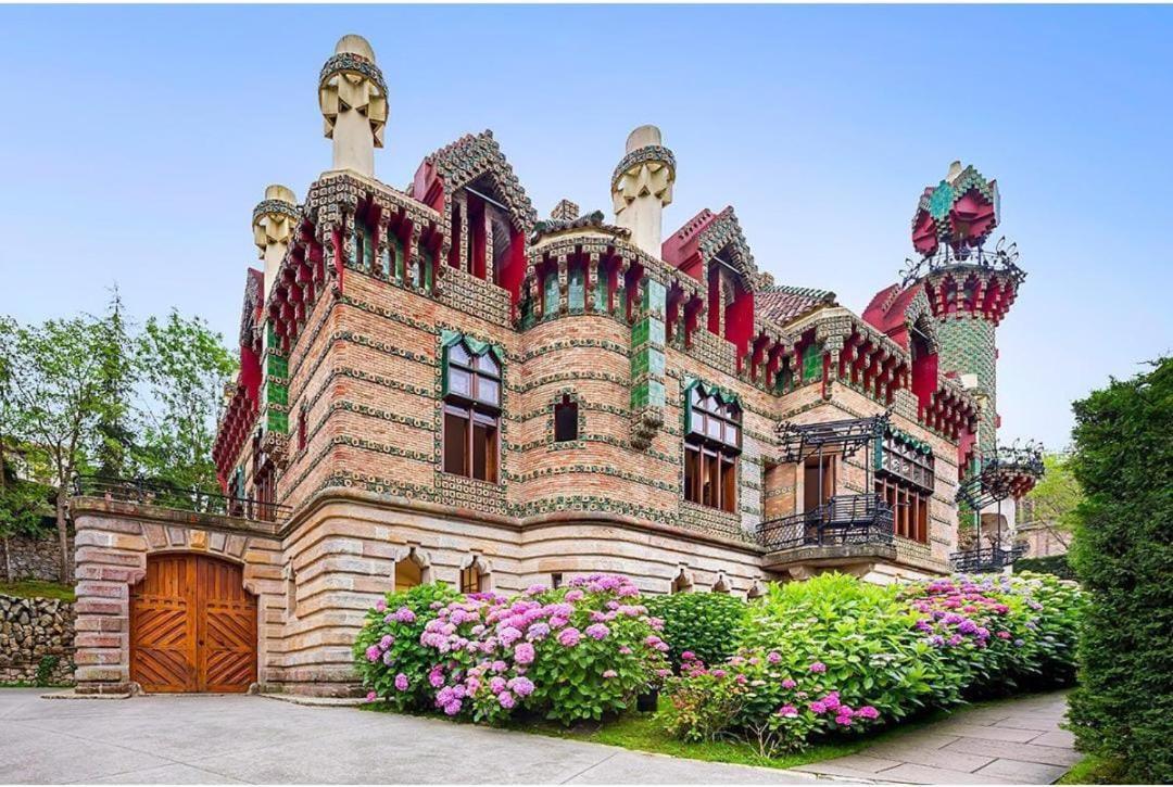 Chalet En Комилас Екстериор снимка